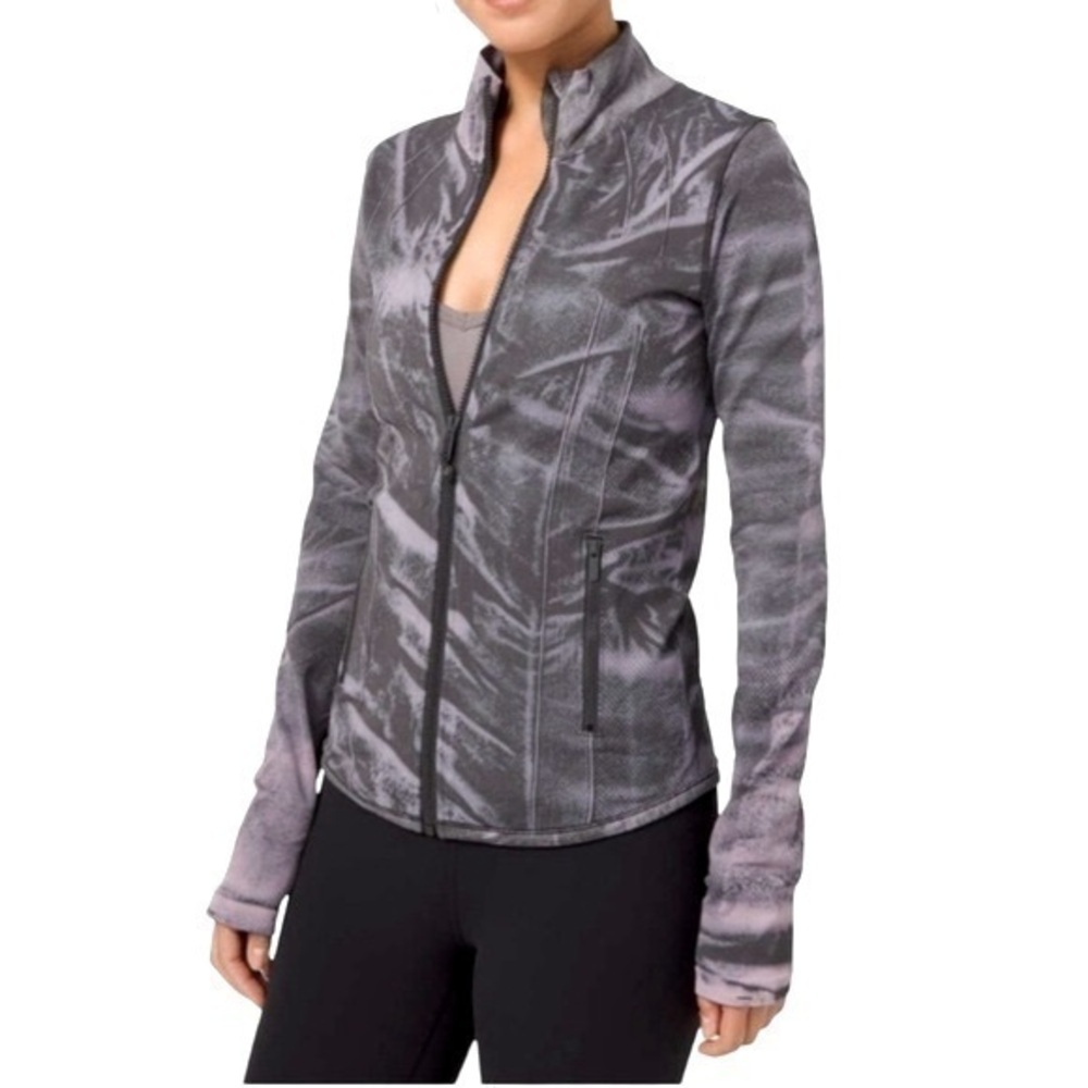 Lululemon Ebb to Street Define Jacket *Wash
Stone Wash Graphite Grey size 2